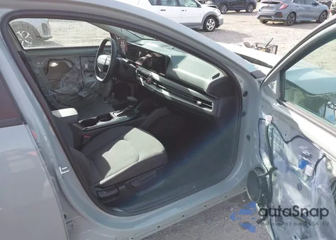 2025 Kia K4 Lxs из США, поврежденный, VIN 3KPFT4DE7SE032470